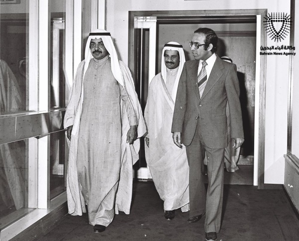 بالصور | خليفة بن سلمان مسيرة نصف قرن من العطاء المتواصل في بناء البحرين