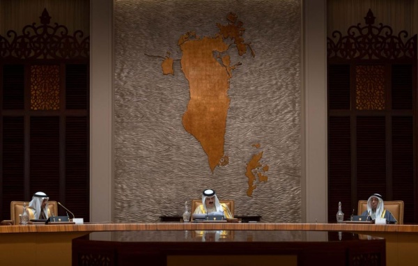 بالصور | خليفة بن سلمان مسيرة نصف قرن من العطاء المتواصل في بناء البحرين