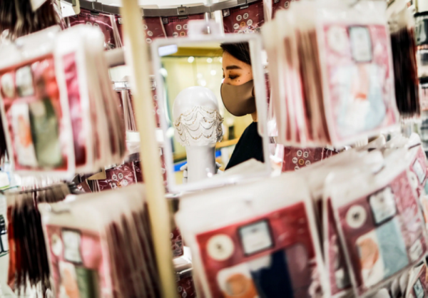 كمامات من الألماس واللؤلؤ.. اليابان تحارب كورونا بالفخامة