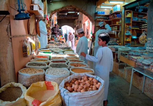 اعتباراً من الغد.. سلطنة عمان تحظر على الأجانب مزاولة بعض الأنشطة الاقتصادية