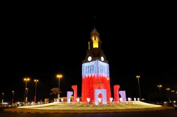 أكبر علم مضيء بمناسبة العيد الوطني على شارع 16 ديسمبر