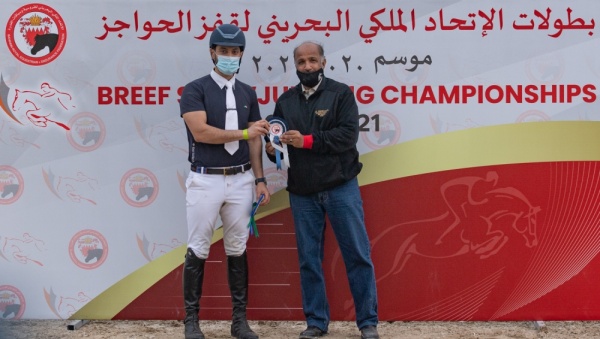 بالصور.. معيوف الرميحي يكسب الرهان ويخطف لقب المسابقة الكبرى لقفز الحواجز