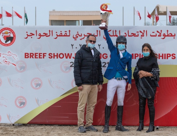 بالصور.. معيوف الرميحي يكسب الرهان ويخطف لقب المسابقة الكبرى لقفز الحواجز