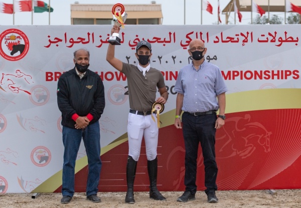 بالصور.. معيوف الرميحي يكسب الرهان ويخطف لقب المسابقة الكبرى لقفز الحواجز