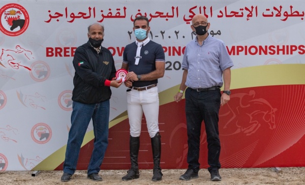 بالصور.. معيوف الرميحي يكسب الرهان ويخطف لقب المسابقة الكبرى لقفز الحواجز