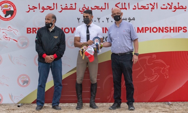 بالصور.. معيوف الرميحي يكسب الرهان ويخطف لقب المسابقة الكبرى لقفز الحواجز