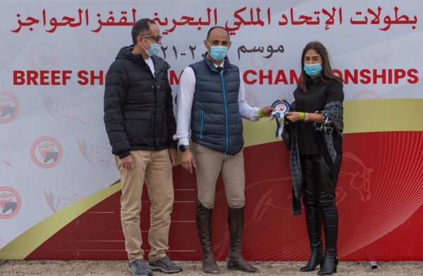 بالصور.. معيوف الرميحي يكسب الرهان ويخطف لقب المسابقة الكبرى لقفز الحواجز