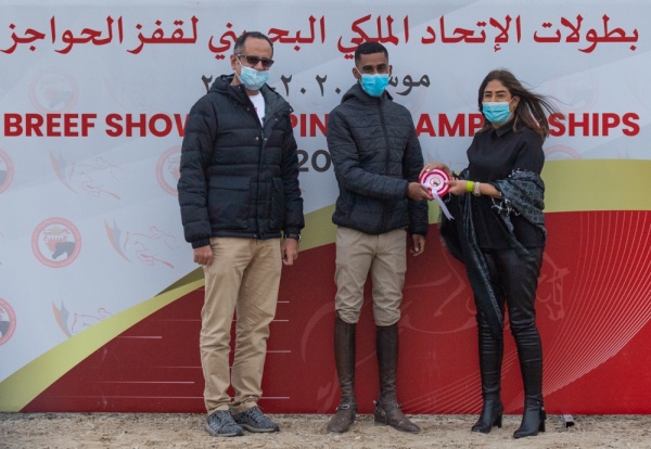 بالصور.. معيوف الرميحي يكسب الرهان ويخطف لقب المسابقة الكبرى لقفز الحواجز