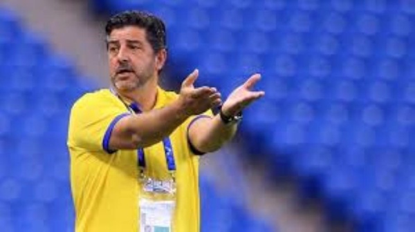 النصر السعودي يقيل مدربه البرتغالي فيتوريا لسوء النتائج