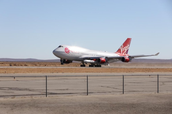 بالصور.. شركة «Virgin Orbit» تنجح بإطلاق صاروخها الفضائي من على متن طائرة!