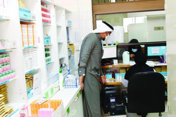 "الوطن" ترافق "التحقيق البرلمانية".. مرضى ومراجعون: نعاني تأخر صرف الأدوية وشراؤها يزيد العبء المالي