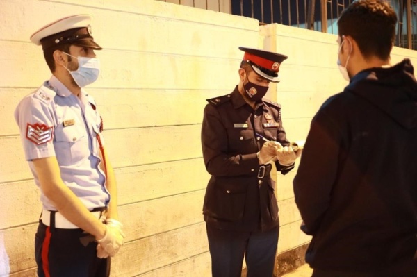 بالصور.. 43834 مخالفة عدم لبس الكمامة في البحرين