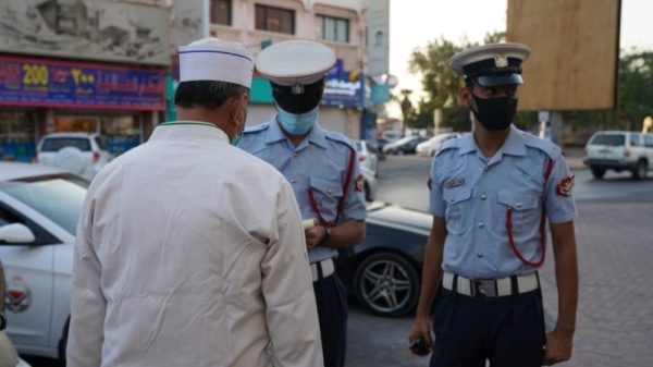 بالصور.. 43834 مخالفة عدم لبس الكمامة في البحرين