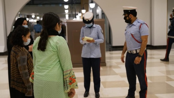 بالصور.. 43834 مخالفة عدم لبس الكمامة في البحرين