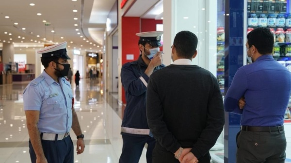 بالصور.. 43834 مخالفة عدم لبس الكمامة في البحرين