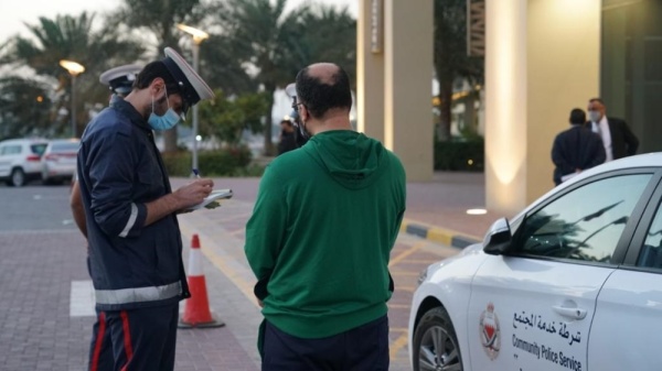 بالصور.. 43834 مخالفة عدم لبس الكمامة في البحرين