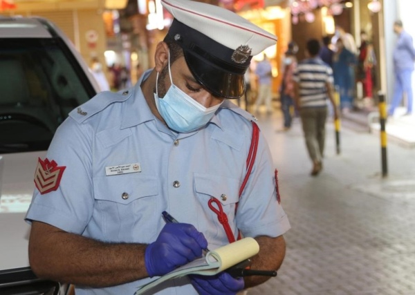 بالصور.. 43834 مخالفة عدم لبس الكمامة في البحرين
