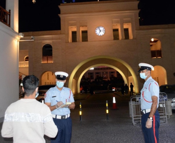 بالصور.. 43834 مخالفة عدم لبس الكمامة في البحرين