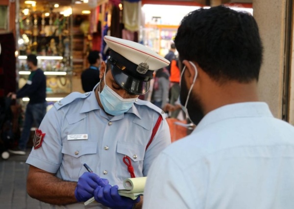 بالصور.. 43834 مخالفة عدم لبس الكمامة في البحرين