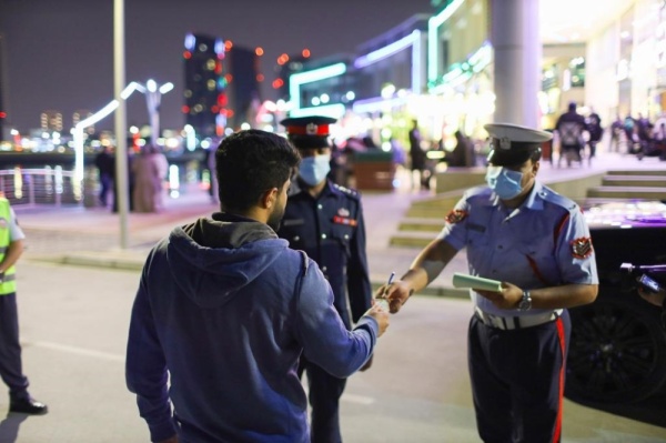 بالصور.. 43834 مخالفة عدم لبس الكمامة في البحرين