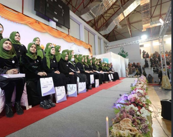 بالصور.. تتويج 1357 فتاة بـ&laquo;التاج الذهبي&raquo; تكريماً لارتدائهن الحجاب بمحافظة حلبجة العراقية