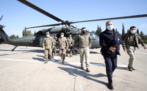 بالصور.. وزير الدفاع التركي وقادة الجيش يتفقدون الوحدات العسكرية على حدود العراق