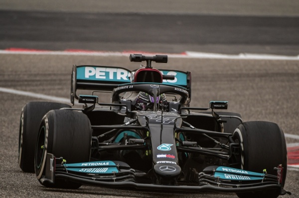 ماكس فيرستابين يتصدر اليوم الأول من التجارب الشتوية بحلبة البحرين الدولية