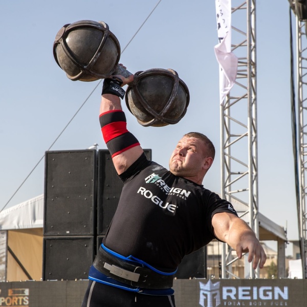 بالصور.. أليكسي نوفيكوف يخطف لقب بطولة #أقوى_رجل_فالعالم في البحرين