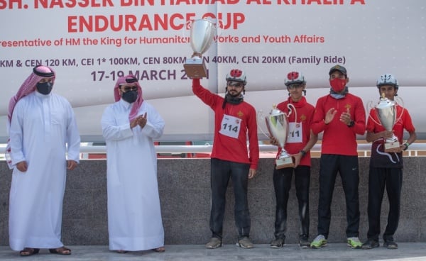 ناصر بن حمد يتابع بطولة سموه للقدرة وينيب فيصل بن راشد لتتويج الأبطال