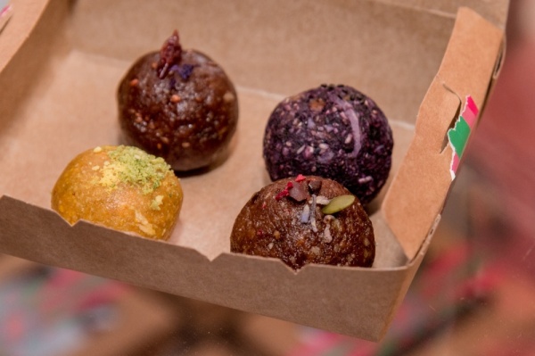 "الطعام ثقافة" يستضيف خبيرة التغذية تابي لتز والفنانة مي حجيري