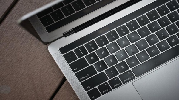 آبل أمام القضاء مجدداً بسبب حواسب MacBook