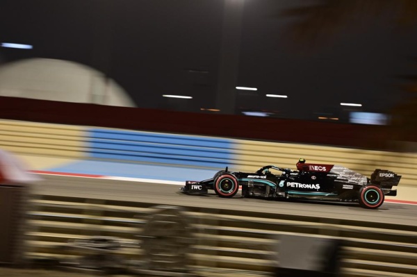 أداء قوي للمكلارين والفيراري .. وألونسو يقتحم الـ top 10 بحلبة البحرين