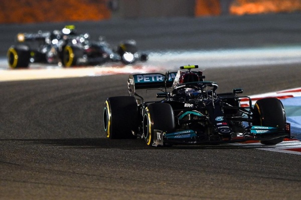 أداء قوي للمكلارين والفيراري .. وألونسو يقتحم الـ top 10 بحلبة البحرين