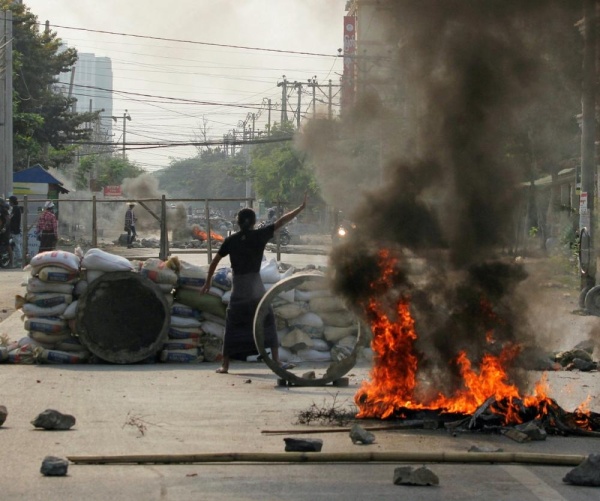 قادة جيوش 12 دولة يدينون استخدام «القوة القاتلة» ضد متظاهري ميانمار