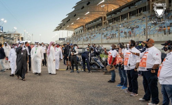 ولي العهد رئيس مجلس الوزراء يزور حلبة البحرين الدولية