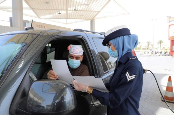 بالصور.. الإدارة العامة للدفاع المدني تطلق حملة توعوية لمرتادي محطات الوقود