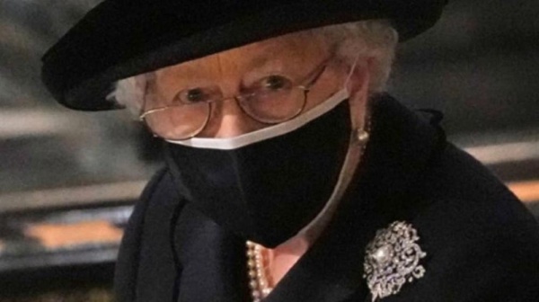 لآلئ بحرينية  في قصر بكنغهام