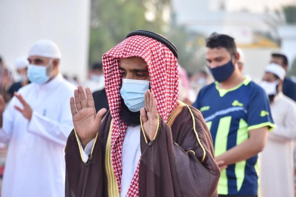 بالصور.. أول صلاة عيد في البحرين منذ انتشار الجائحة