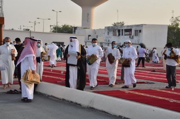 بالصور.. أول صلاة عيد في البحرين منذ انتشار الجائحة