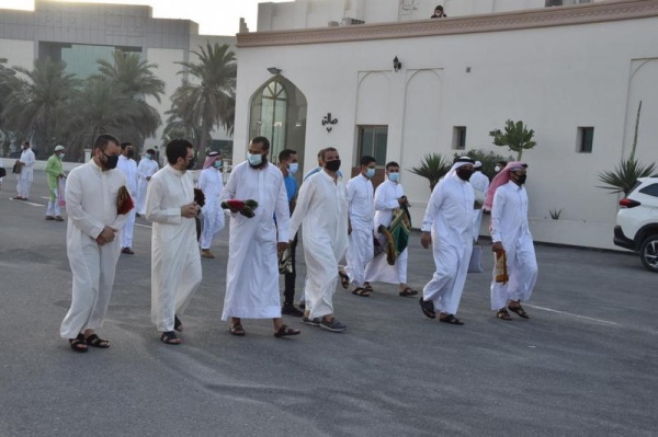 بالصور.. أول صلاة عيد في البحرين منذ انتشار الجائحة