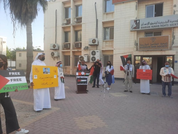 محامو البحرين يهتفون: "من فلسطين للبحرين.. شعب واحد لا شعبين"
