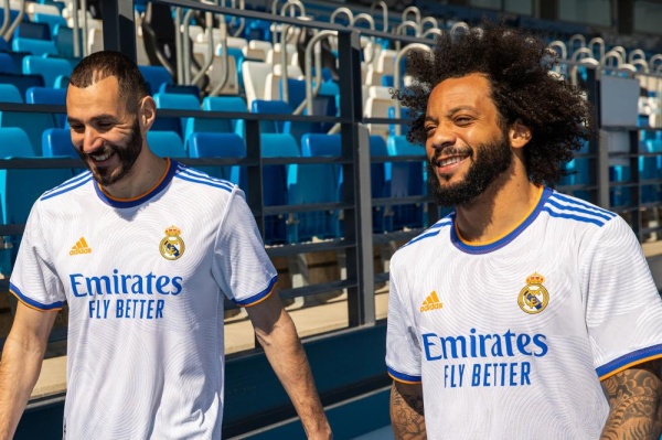 ريال مدريد يقدم قميصه الجديد لموسم 22-2021