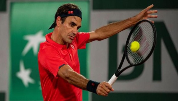 قبل قمة ديوكوفيتش.. الإصابة تقصي فيدرر من فرنسا المفتوحة للتنس