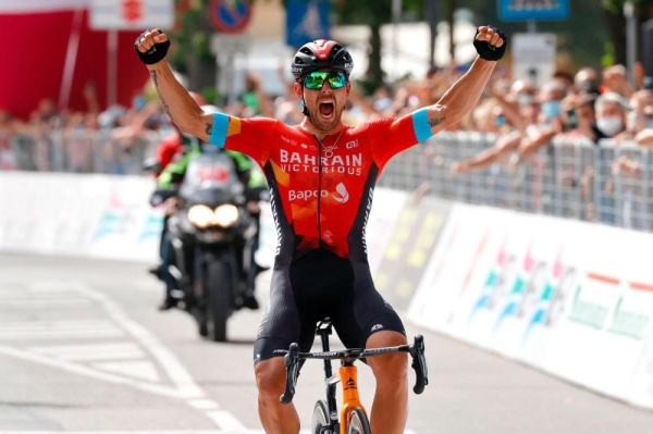 ناصر بن حمد يعرب عن سعادته بفوز فيكتوريوس للدراجات في ايطاليا وسلوفينيا