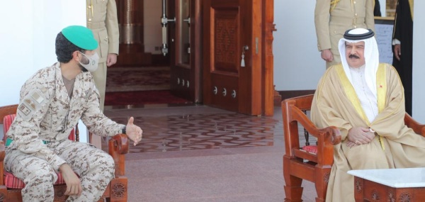 الملك يستقبل فريق الحرس الملكي بمناسبة إنجاز مهمتهم بصعودهم قمة جبل إيفرست