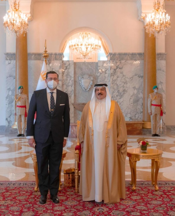 الملك يتسلم أوراق اعتماد اثنى عشر سفيراً جديداً لدى البحرين