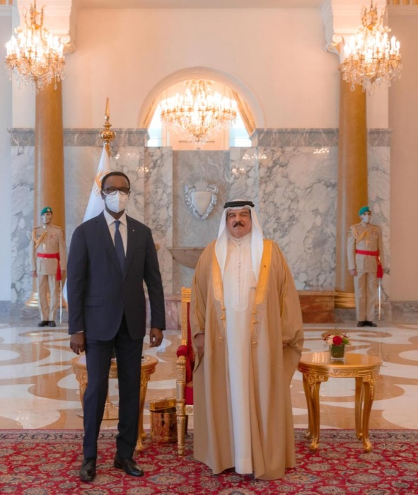 الملك يتسلم أوراق اعتماد اثنى عشر سفيراً جديداً لدى البحرين