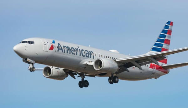 تأخر إقلاع طائرة ركاب بسبب رفض شبان وضع الكمامات