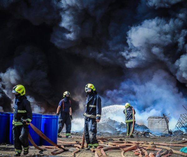 بـ21 آلية و85 ضابطاً وفرداً.. الدفاع المدني: إخماد حريق اندلع في سكراب بعسكر