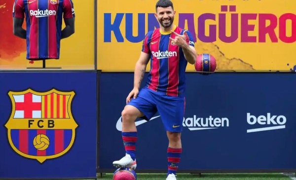 أجويرو قد يغيب شهرا عن الملاعب بعد تعرضه لإصابة في الفخذ